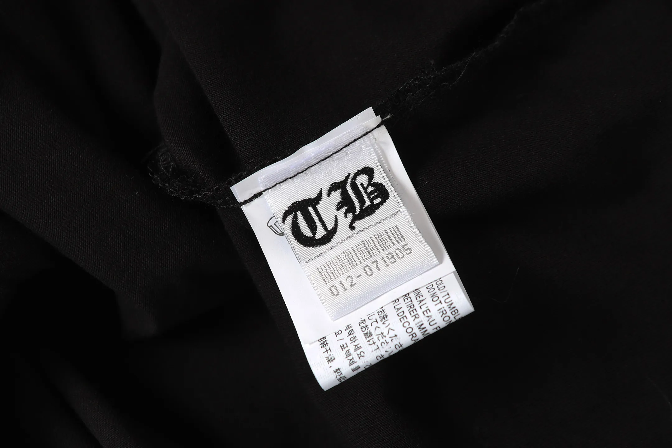 P150 -Chrome Hearts/Chrome Heart Devil's Hand Cross Letter Printed Short Sleeve T-shirt -High weight, high density and high quality. The wool is soft, delicate and skin-friendly. It feels soft and silky. It has excellent warmth and skin-friendly properties.